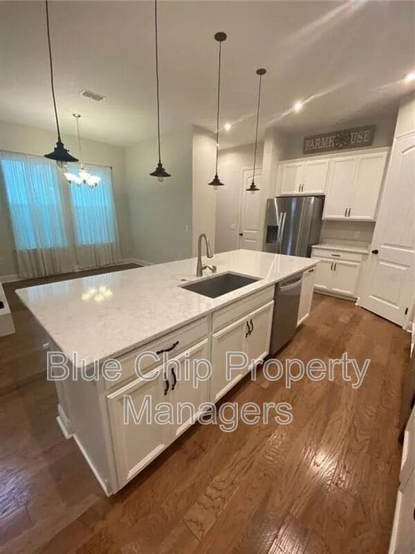 Building Photo - 9350 Tyrella Pine Trail