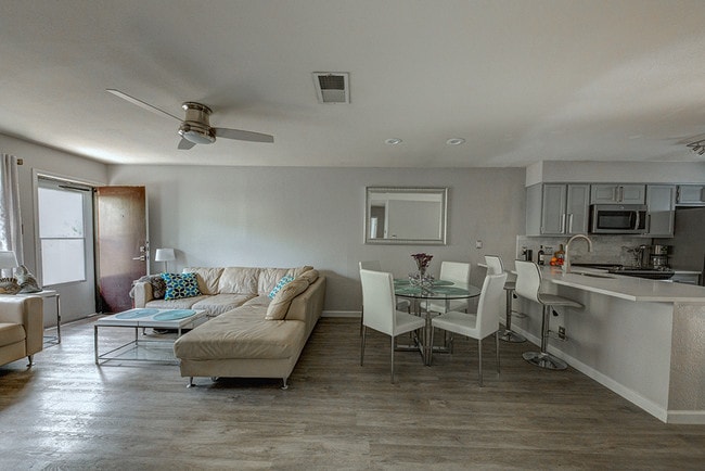 Foto del edificio - 2215 Post Rd