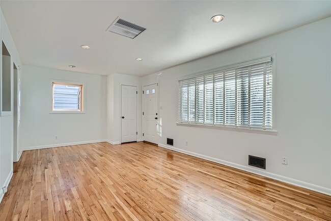 Building Photo - 718 Tennyson St