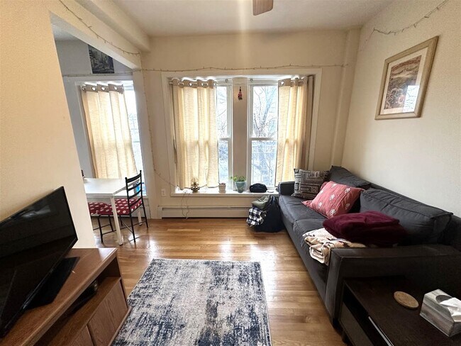 Foto del edificio - 1056 Cambridge St