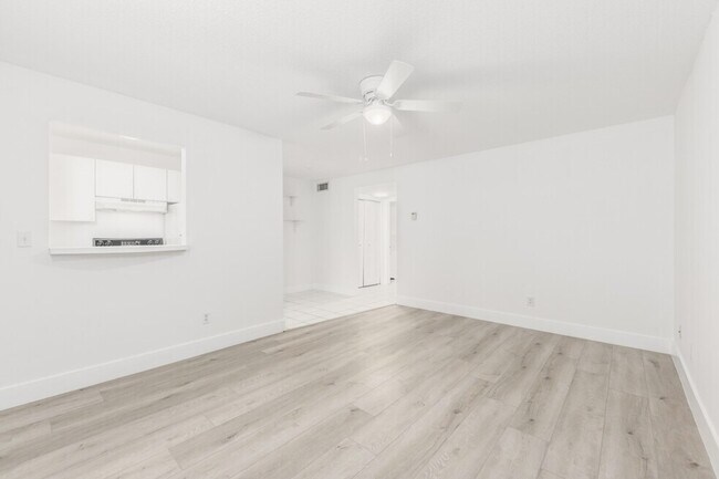 Foto del edificio - 660 SW Bryant Ave