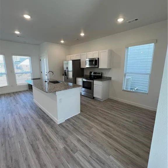 Building Photo - 1020 Boardwalk Ave