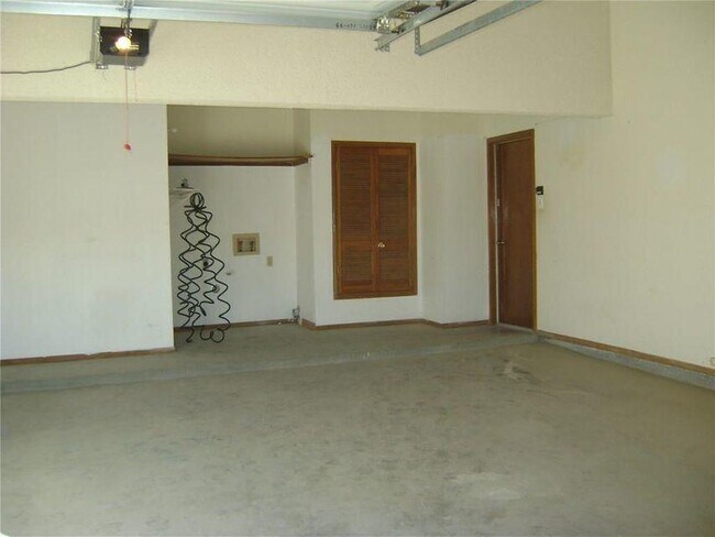 Building Photo - 10902 Yogi Berra Cir