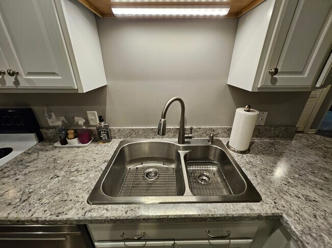 Foto del edificio - 11920 Liberty Rd