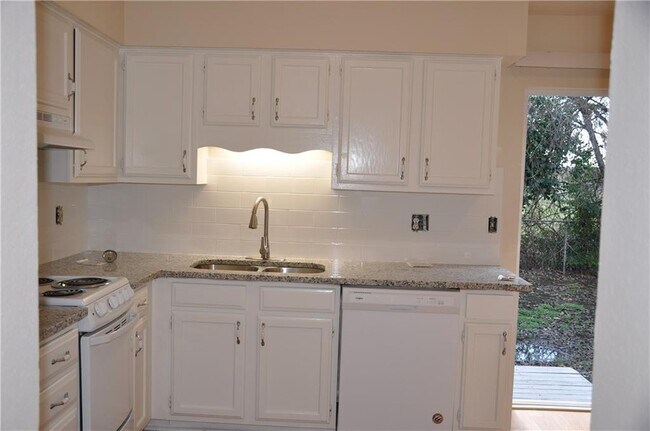 Building Photo - 3004 Whisper Oaks Ln