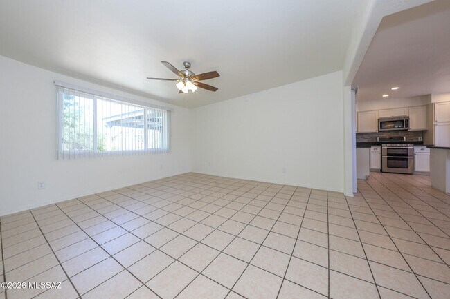 Foto del edificio - 9530 E 42nd St