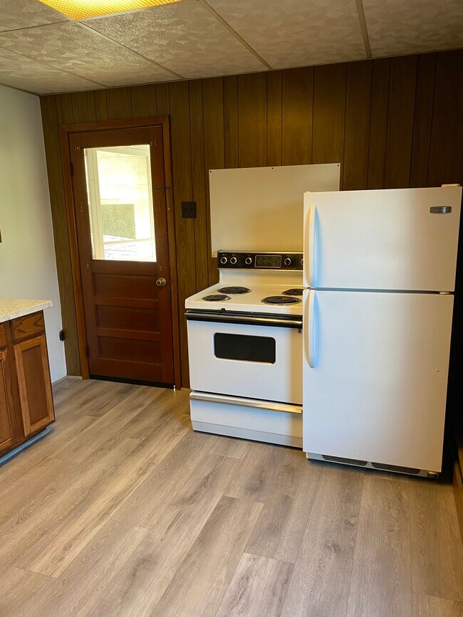 43 Lafayette St Unit 43 upstairs, Plattsburgh, NY 12901 Apartments in