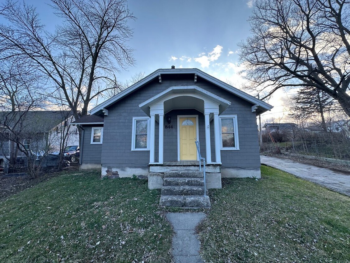Primary Photo - Charming 2 bedroom house $725