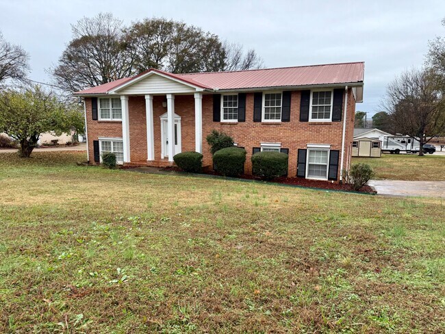 Building Photo - 101 Jones Valley Dr SW