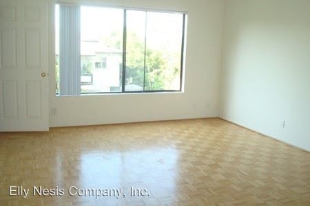 Foto del edificio - 647 N Hayworth Ave