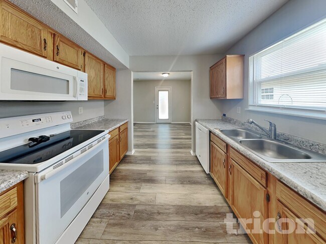 Foto del edificio - 1726 Farm Meadow Dr