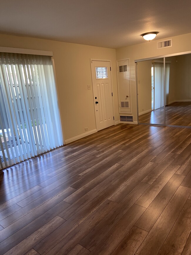 New Floors - 1103 Admiralty Ln