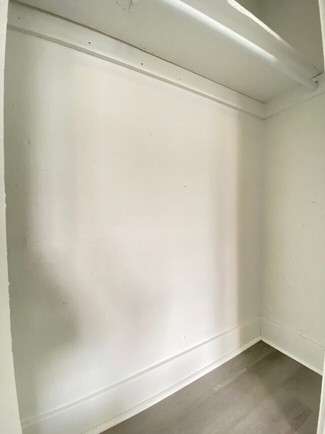 Foto del edificio - 121-125 W Parkwood Dr