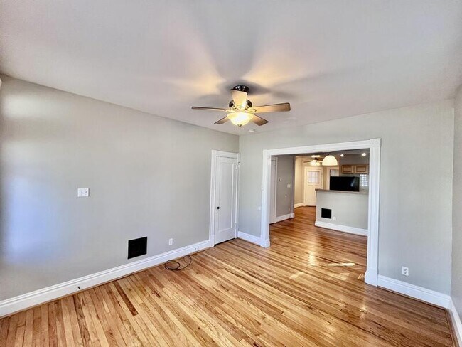 Building Photo - 1533 McCausland Ave