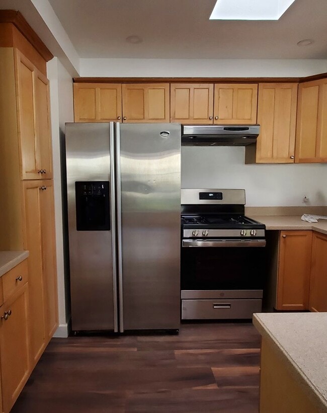 Building Photo - Nicely updated 2 bedroom/2bath condo