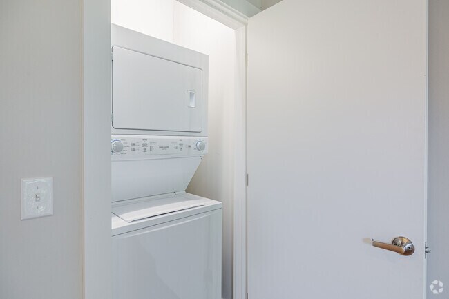 1 dormitorio, 1 baño - 747 pies cuadrados - Lavandería - 2 E Broad St