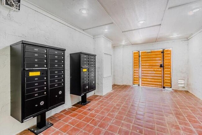 Foto del edificio - 6003 Ridgecrest Rd