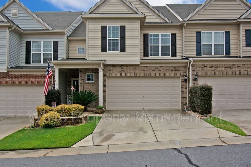 Foto principal - 4776 Mount Royal Ln