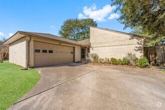 Building Photo - 3318 Hartfield Ln