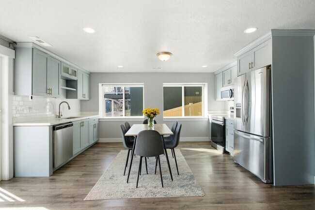 Building Photo - 617 W 4050 N