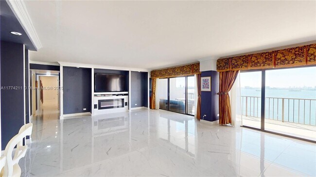Foto del edificio - 1800 NE 114th St