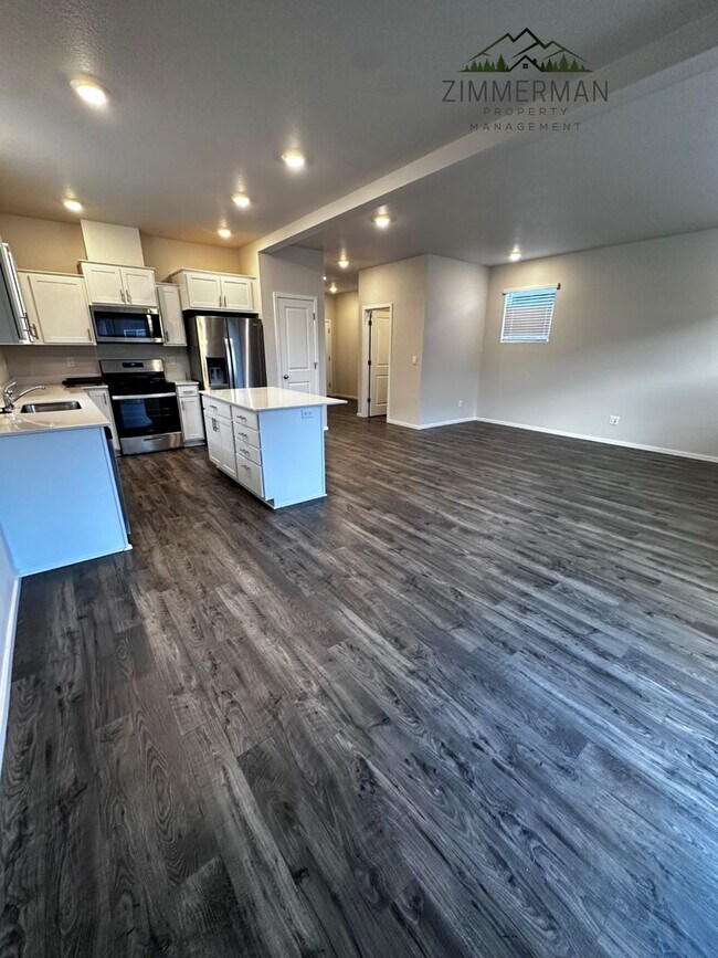 Building Photo - 4 bedroom home in Marcola Meadows