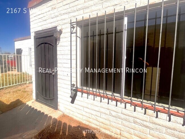 Foto del edificio - 2167 S Winstel Ave