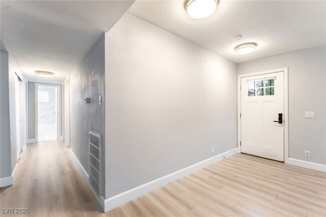 Foto del edificio - 2905 Kings Way