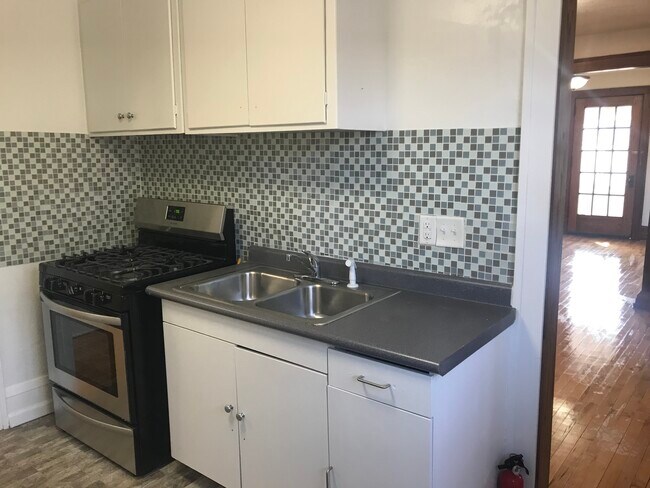 Cocina con estufa de gas - 2917 S 31st Ave