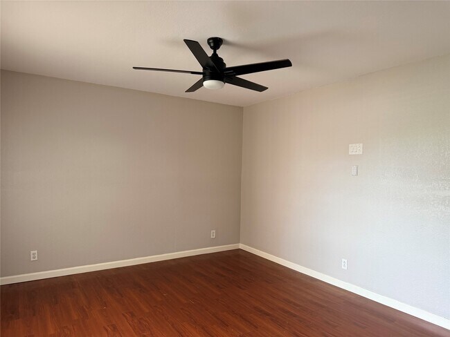 Building Photo - 2102 5th Ave N