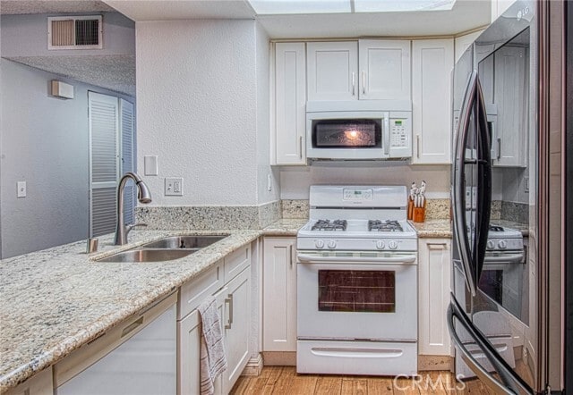 Foto del edificio - 24407 Avenida De Los Ninos