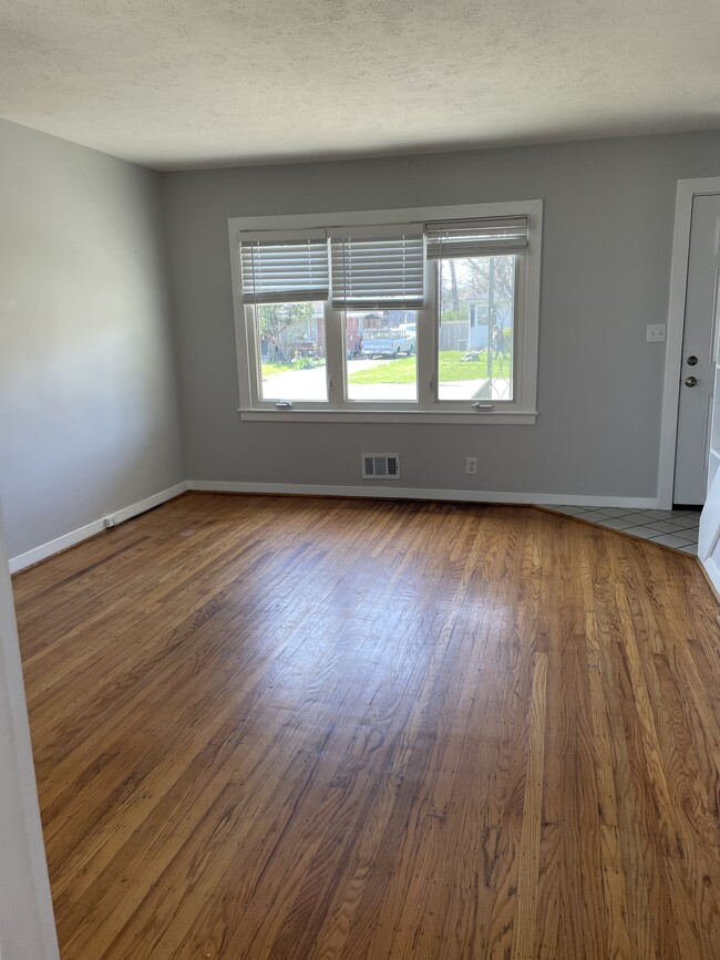 Building Photo - 4409 Cavelle Ave