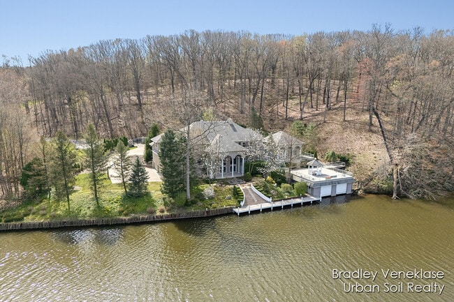 Building Photo - 7635 Sandy Hollow Ln SE