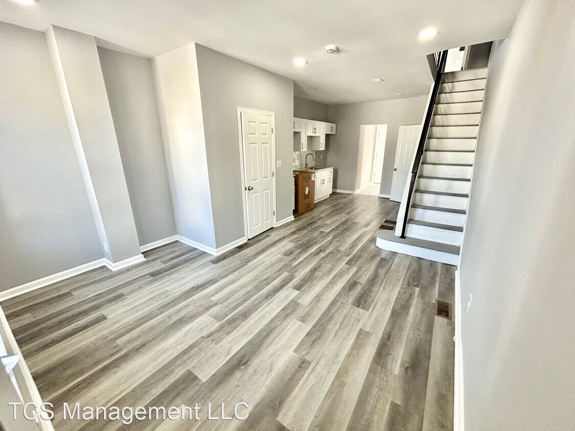 Foto principal - 2 br, 1 bath House - 2436 East Madison Street