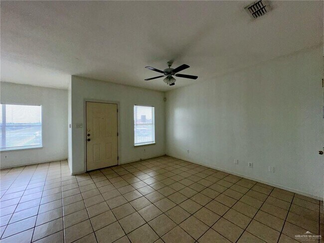 Foto del edificio - 13 Hill Crest Dr