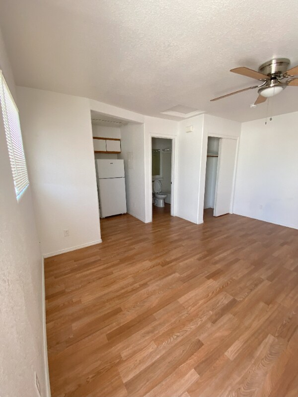 Foto del edificio - 1580 E Courtney Pl