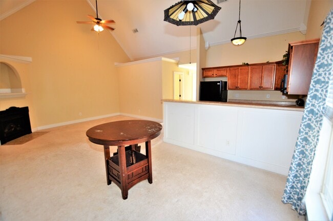 Building Photo - 2027 Rossburg Pl