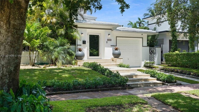 Foto del edificio - 5650 Pine Tree Dr