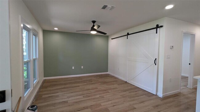 Building Photo - 6807 La Salle Dr