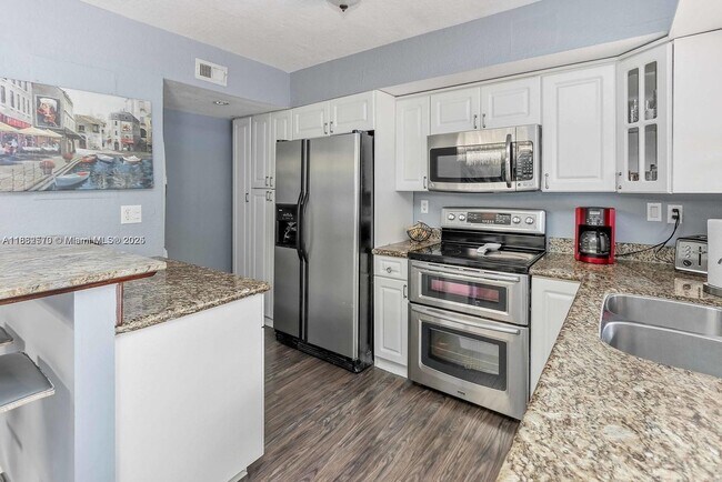 Foto del edificio - 1021 SW 104th Ct
