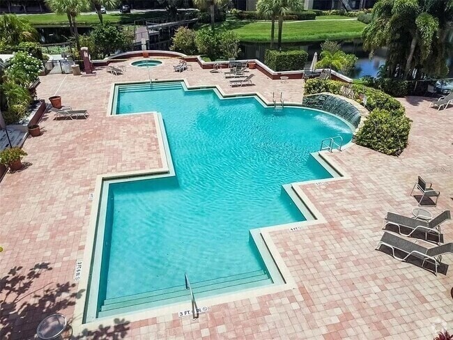 Foto del edificio - 10265 Gandy Blvd N