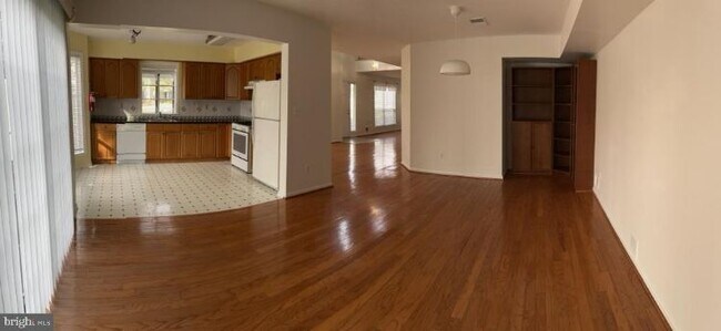 Building Photo - 1 Colebrook Ct
