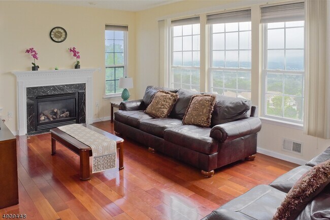 Building Photo - 156 Winding Hill Dr