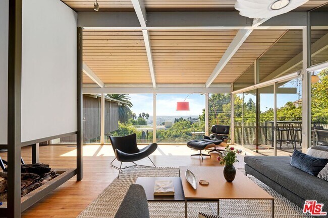 Building Photo - 1513 Forest Knoll Dr