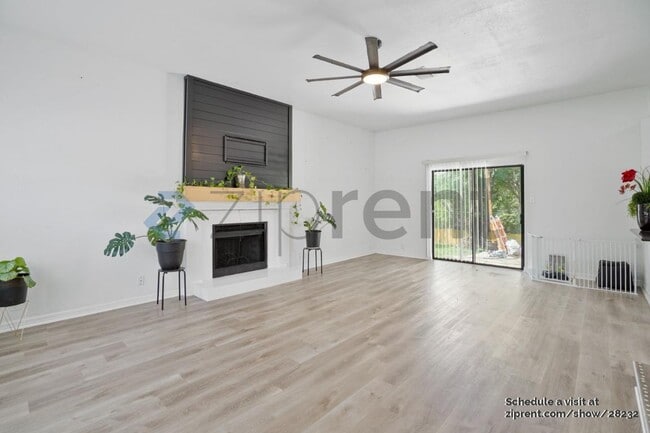 Foto del edificio - 9830 Sugarloaf Dr