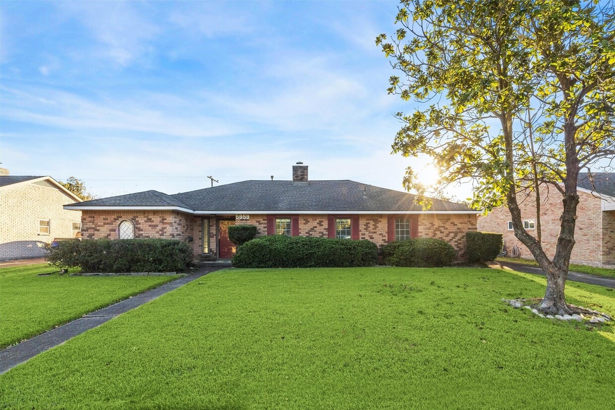 Foto principal - 5959 Beaudry Dr