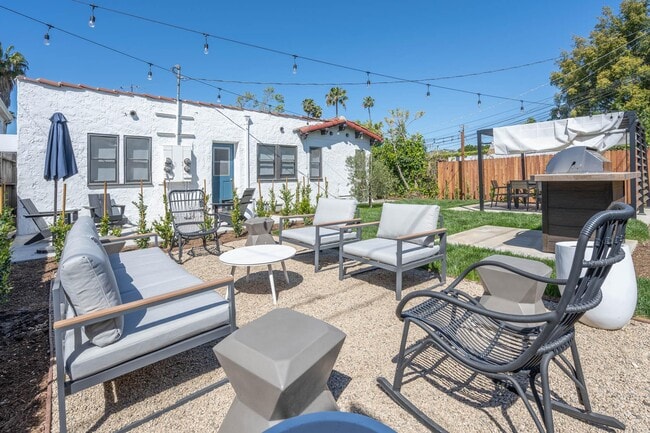 Renovated Backyard with Fire Pit - 616 N Alta Vista Blvd