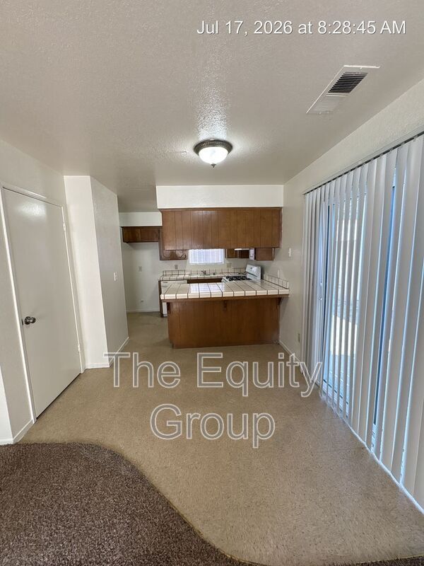 Foto del edificio - 1577 E Cross Ave