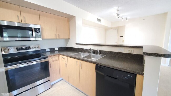Foto del edificio - 3 br, 2 bath House - 631 SW 111th Ln Apt 201