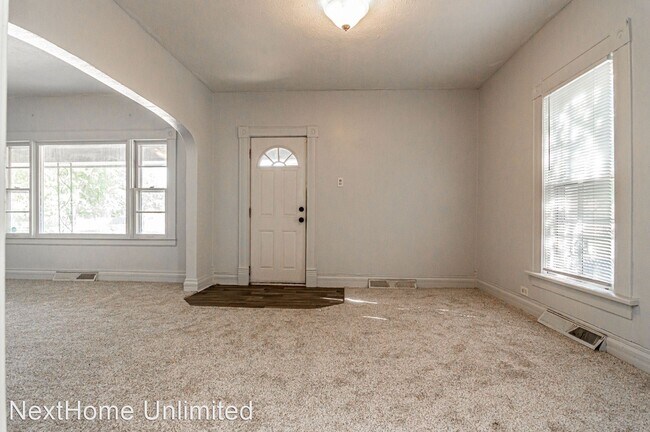 Foto del edificio - 3 br, 1 bath House - 823 W. 11th